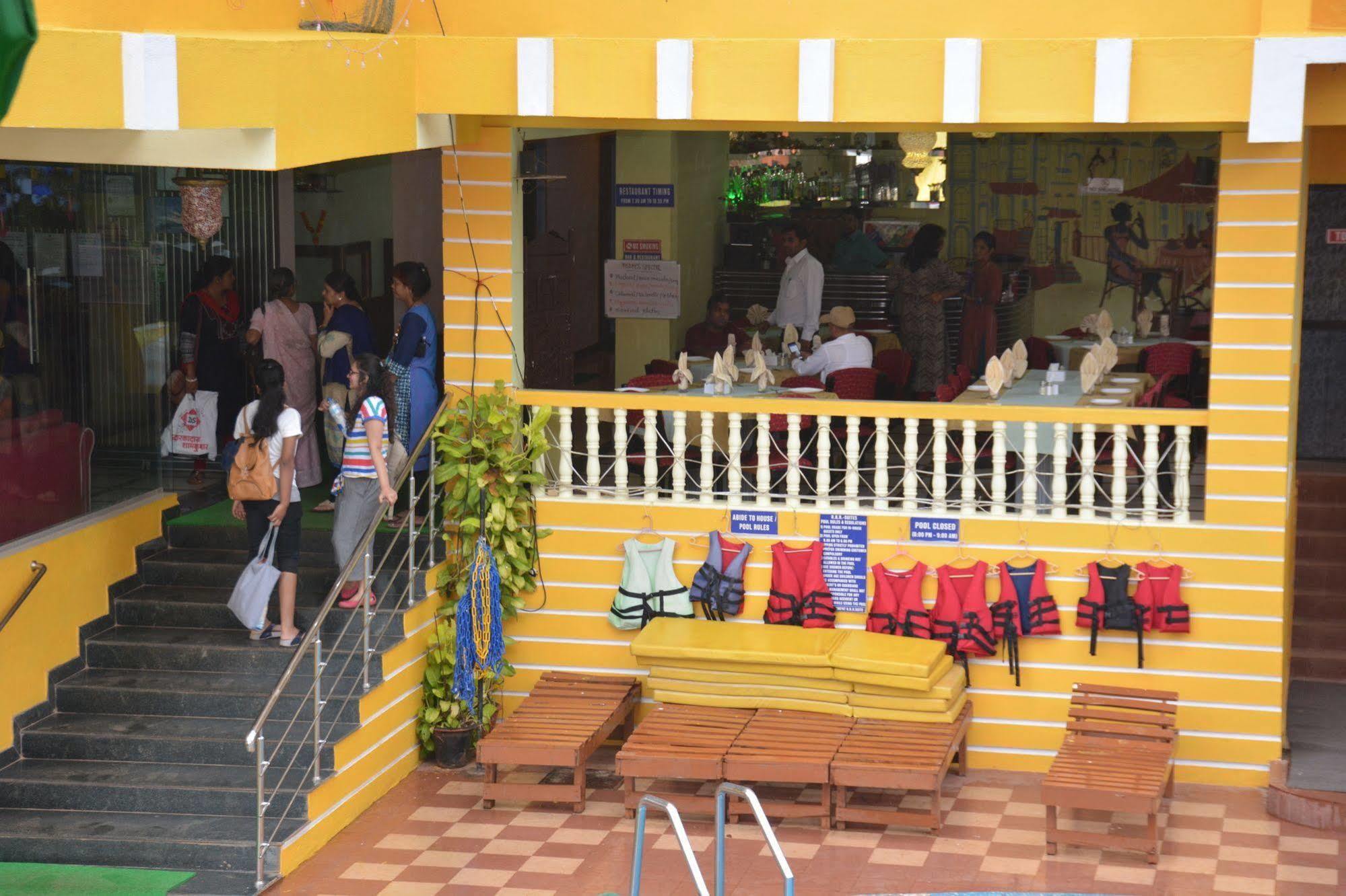 Rbr Suites Calangute Buitenkant foto