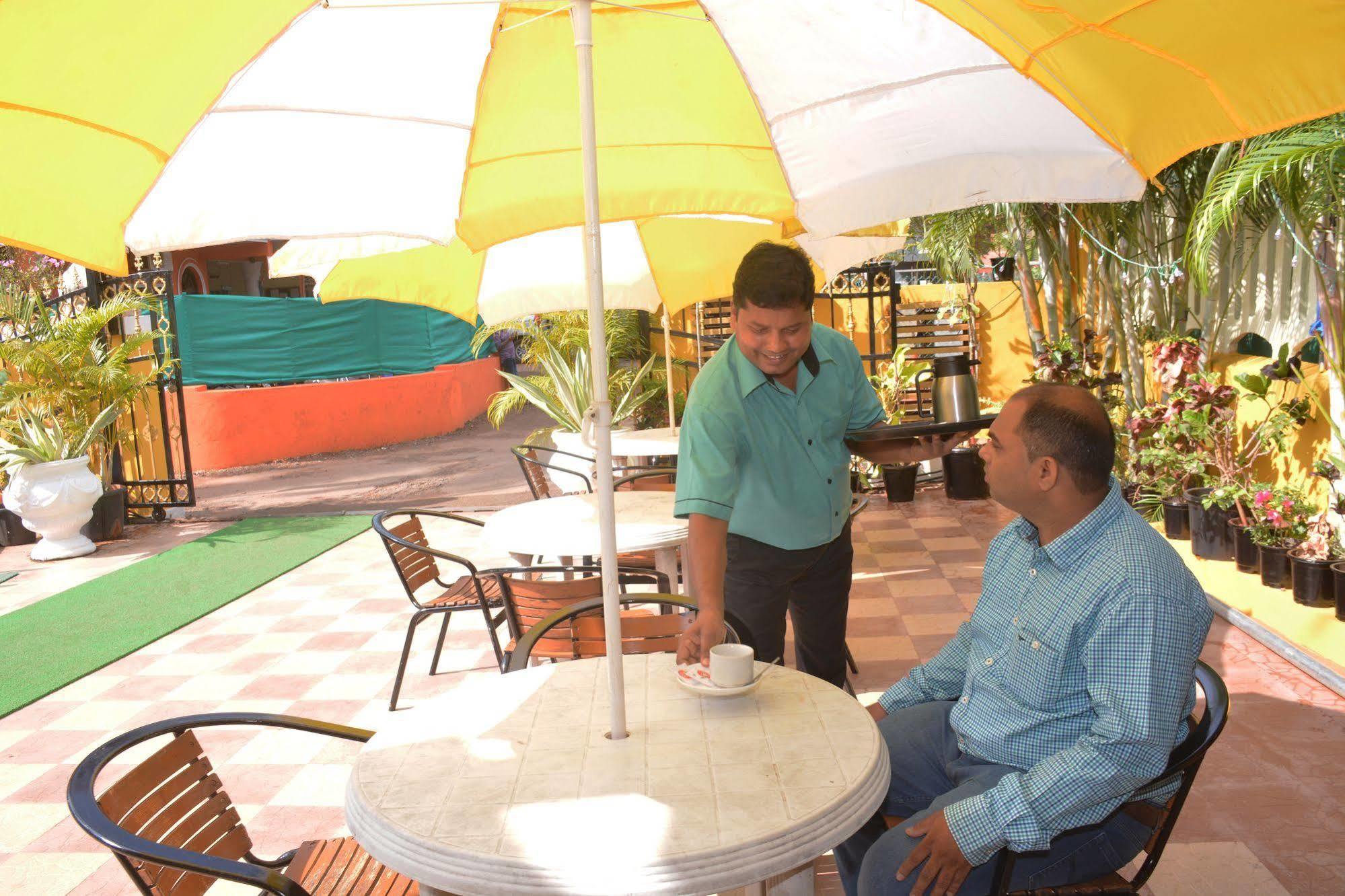 Rbr Suites Calangute Buitenkant foto