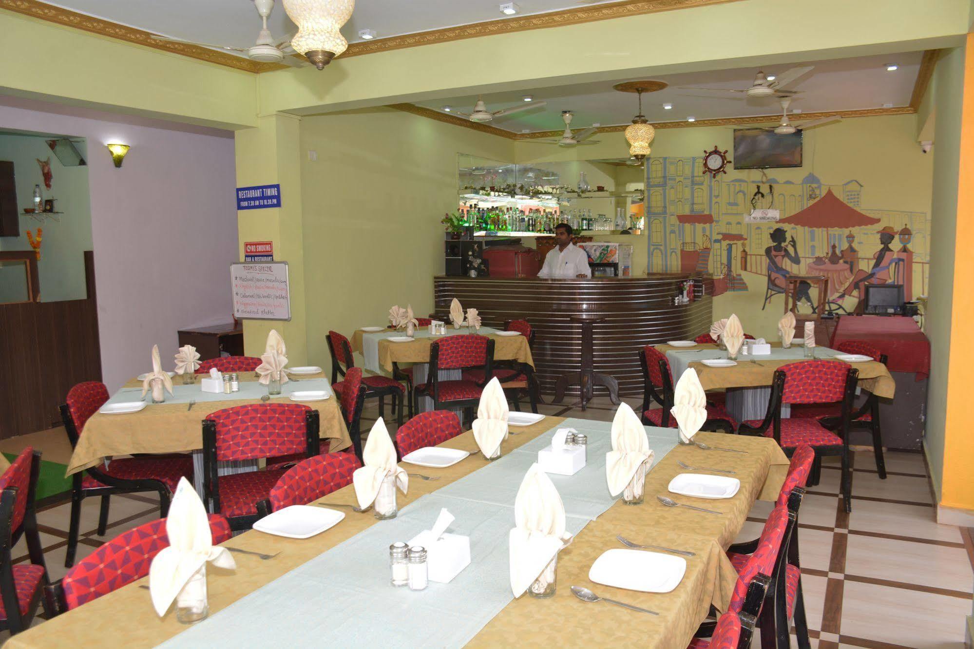 Rbr Suites Calangute Buitenkant foto