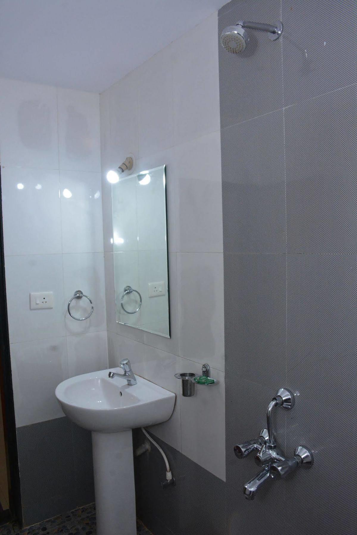 Rbr Suites Calangute Buitenkant foto