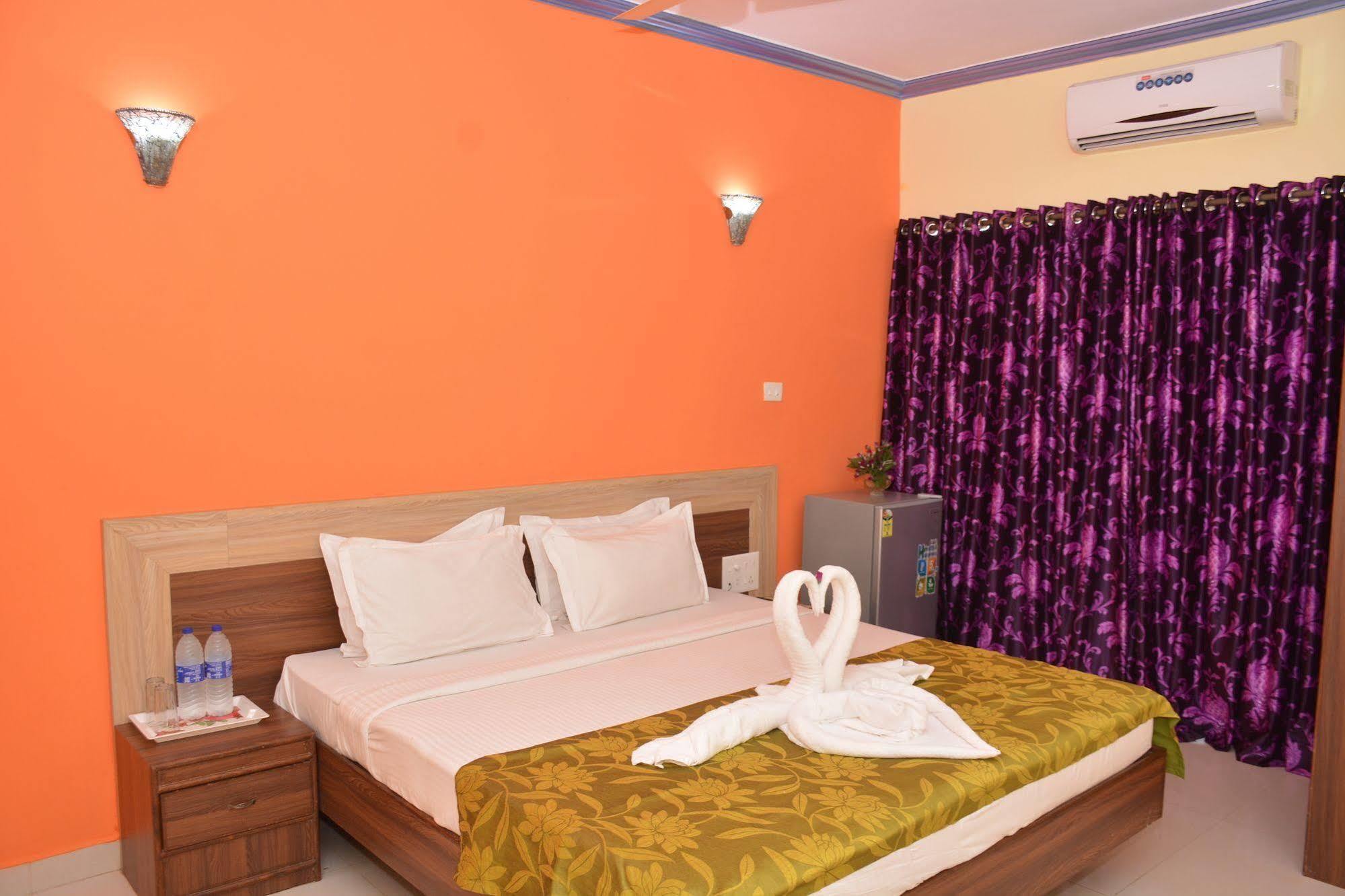 Rbr Suites Calangute Buitenkant foto